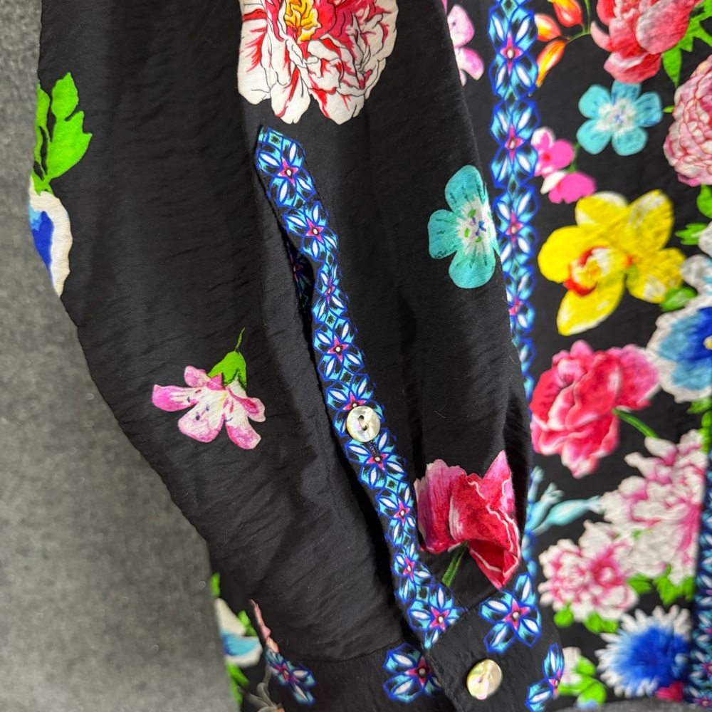 John Mark Womens Floral Button Front Tunic Top Size 1X Black Multicolor Vacation - Picture 8 of 12